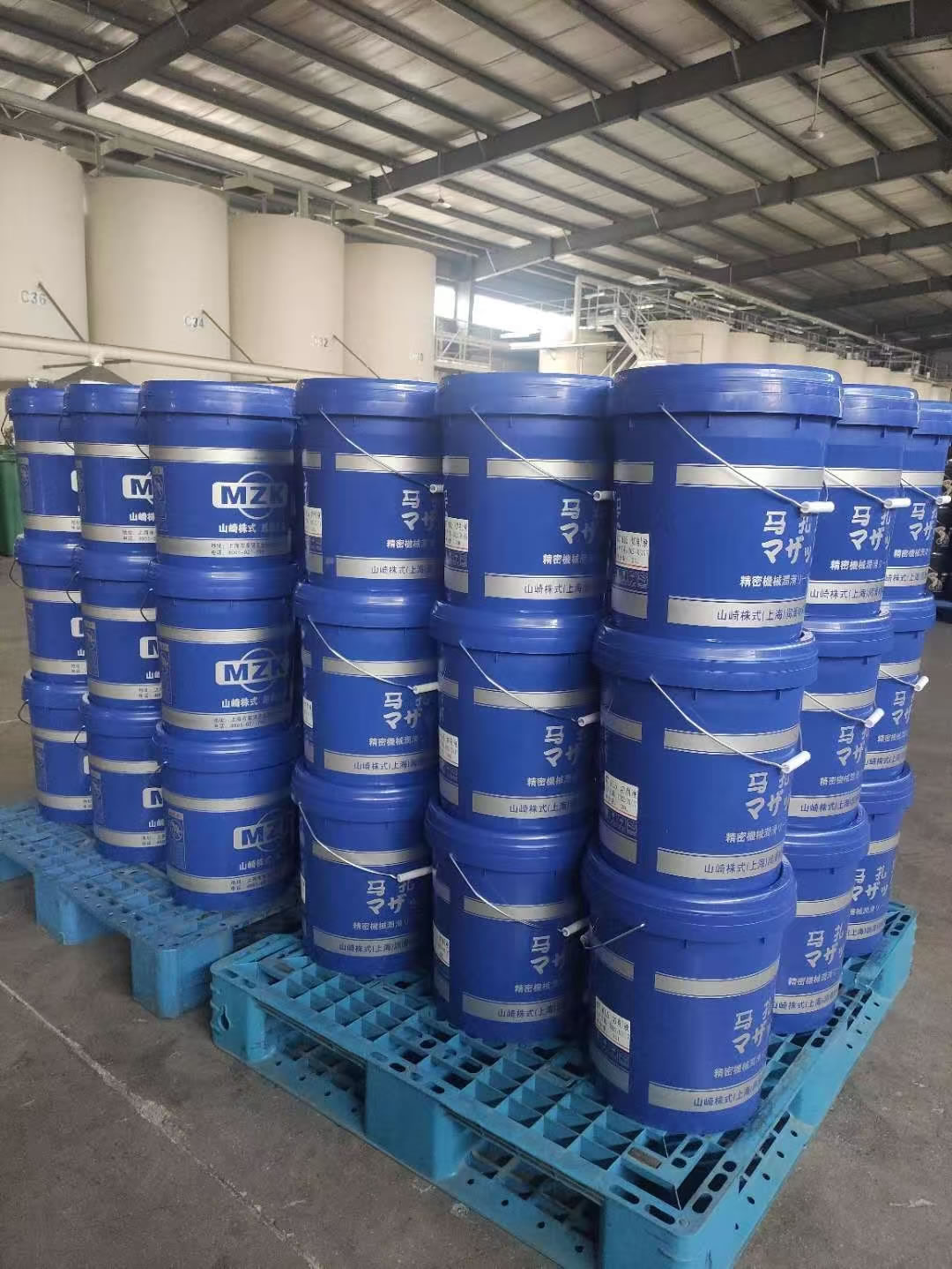 马扎克润滑油成品库.jpg