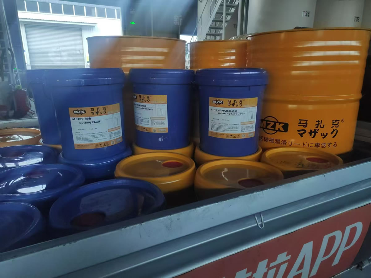 润滑油发货现场