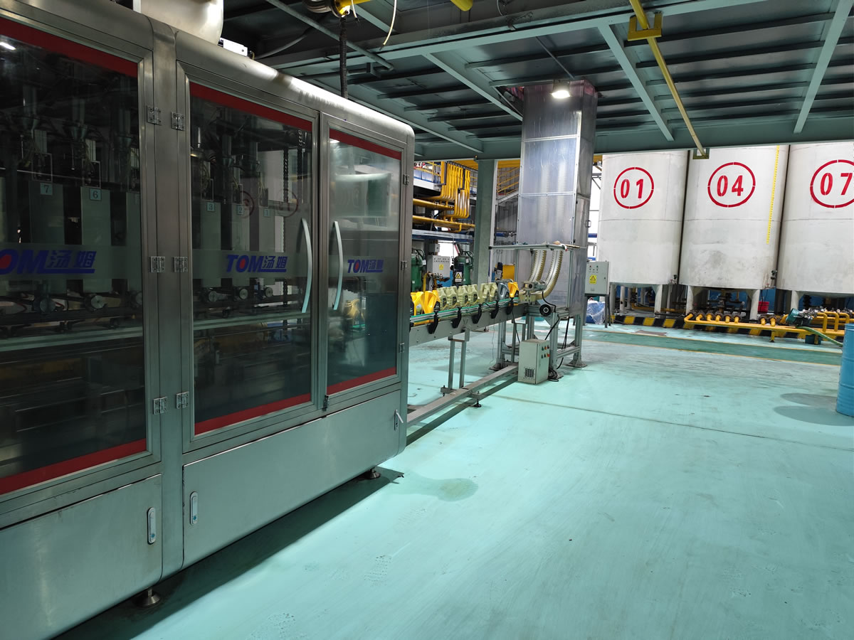 马扎克润滑油灌装线