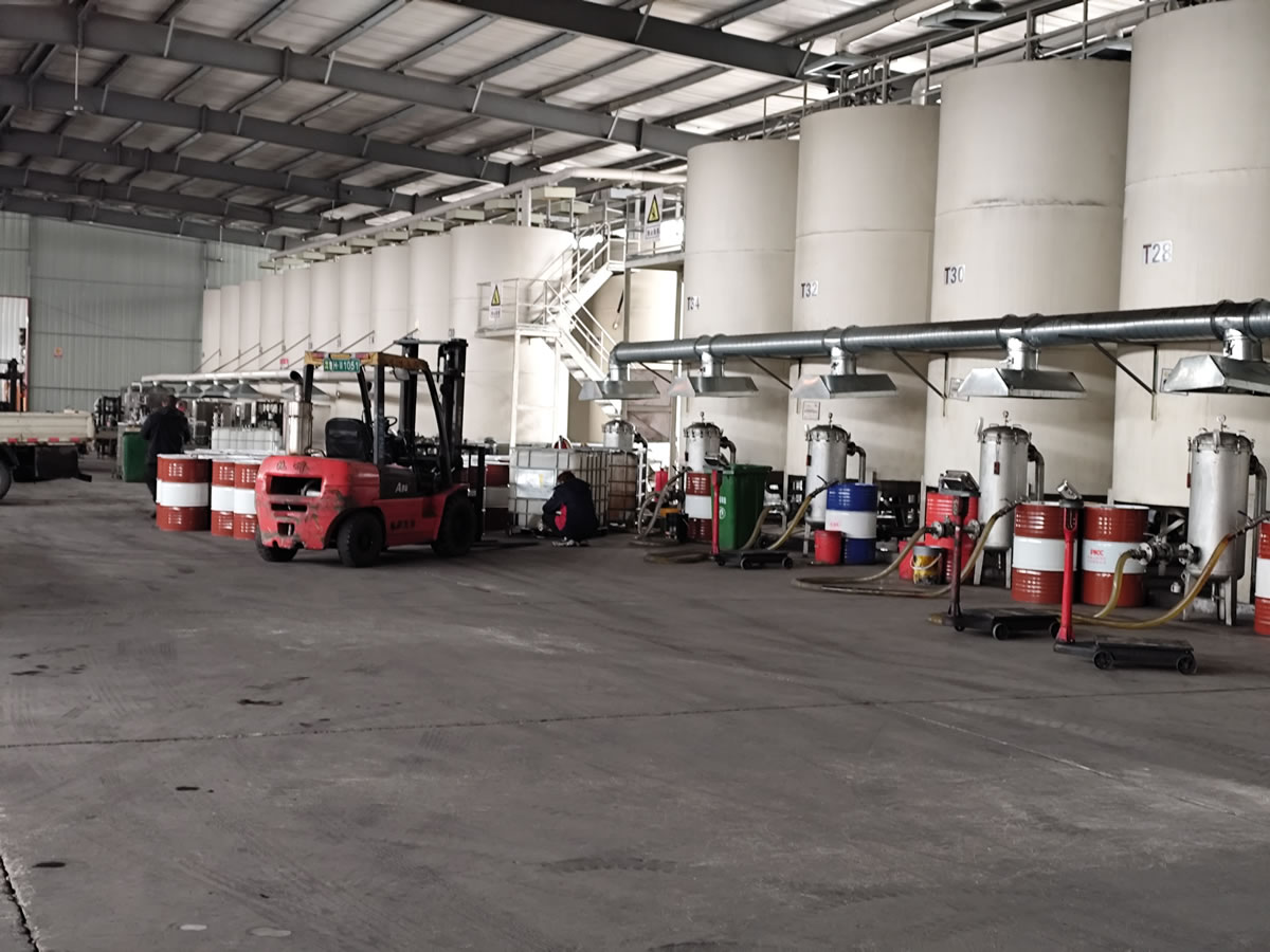 马扎克润滑油生产车间